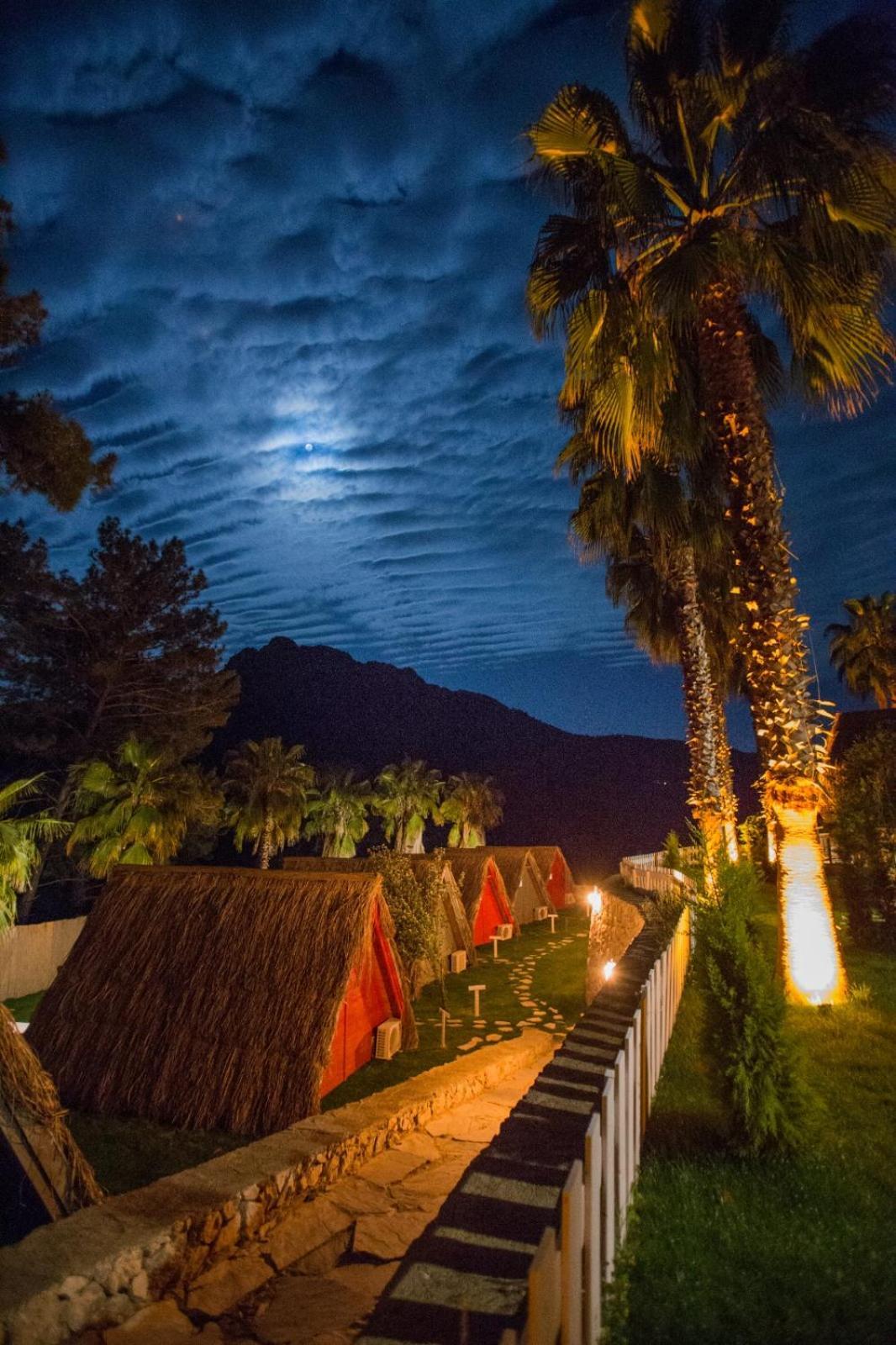 Вилла The Hill Glamping Чирали Экстерьер фото